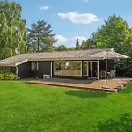 3 Bedroom Amazing In Semesterbostad *