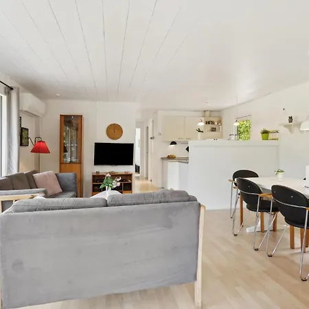 Holiday home Stunning In With House Sea View *